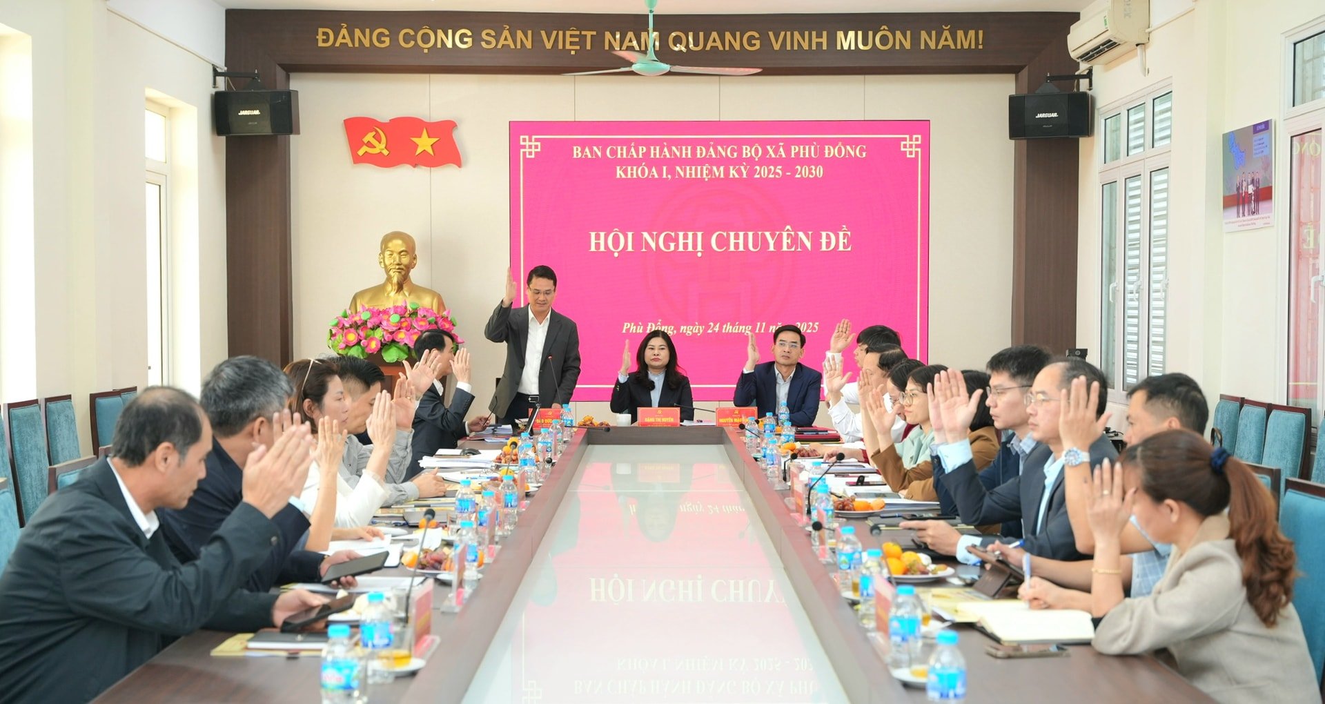 Ban Chấp hành Đảng bộ xã Phù Đổng thông qua 4 Chương trình công tác toàn khóa- Ảnh 3.