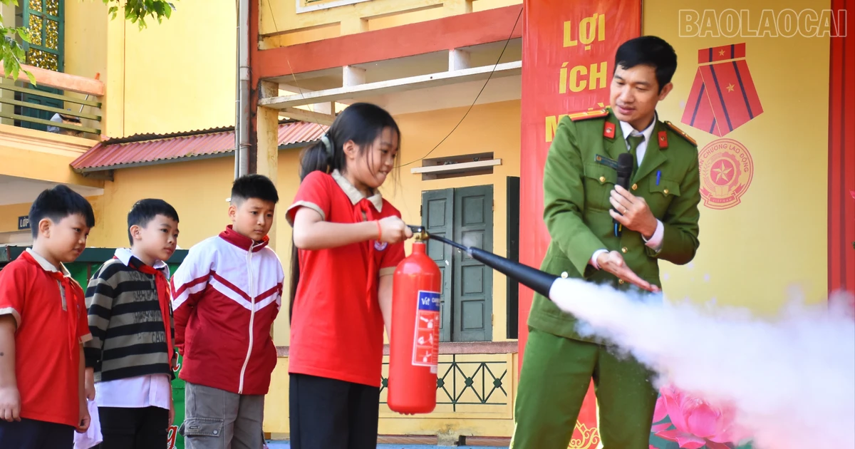 Trường Tiểu học Trần Phú: Tuyên truyền kiến thức và thực hành kỹ năng phòng cháy, chữa cháy và cứu nạn, cứu hộ