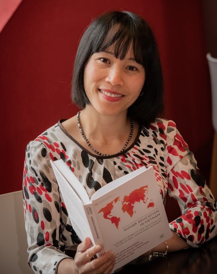 ສາດສະດາຈານ Tran Thi Ly.