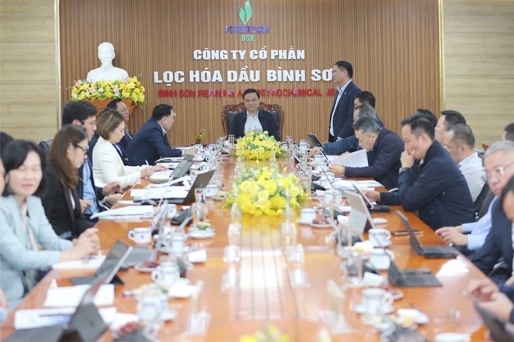 Chủ tịch HĐQT BSR Bùi Ngọc Dương báo cáo tại buổi làm việc. Ảnh: BSR.