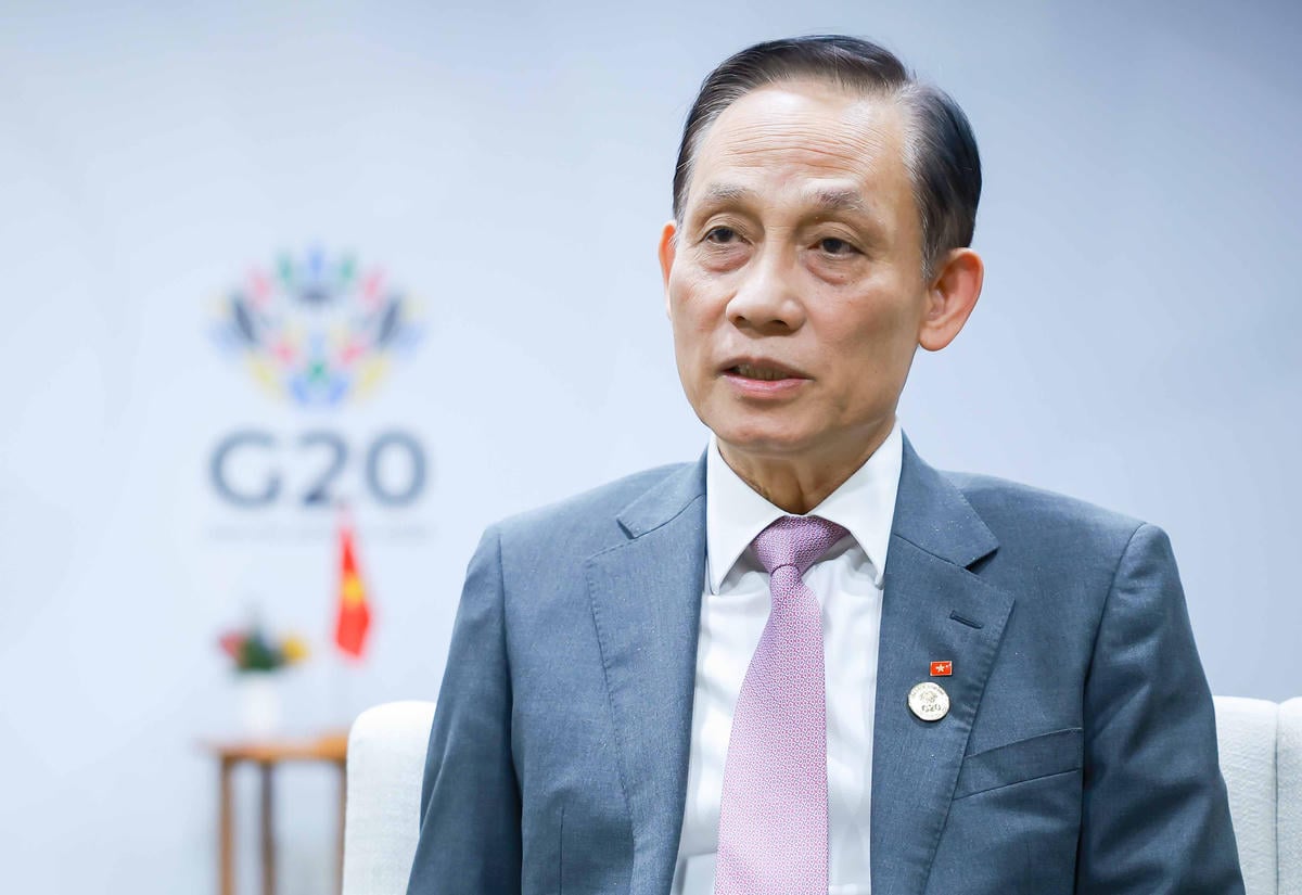 دبیر کمیته مرکزی حزب و وزیر امور خارجه، لو هوای ترونگ، در مصاحبه‌ای به سوالات پاسخ می‌دهد. عکس: VGP/Nhat Bac