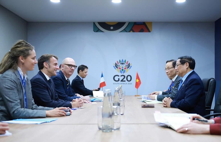 نخست وزیر فام مین چین با امانوئل مکرون رئیس جمهور فرانسه دیدار کرد - عکس: VGP/Nhat Bac