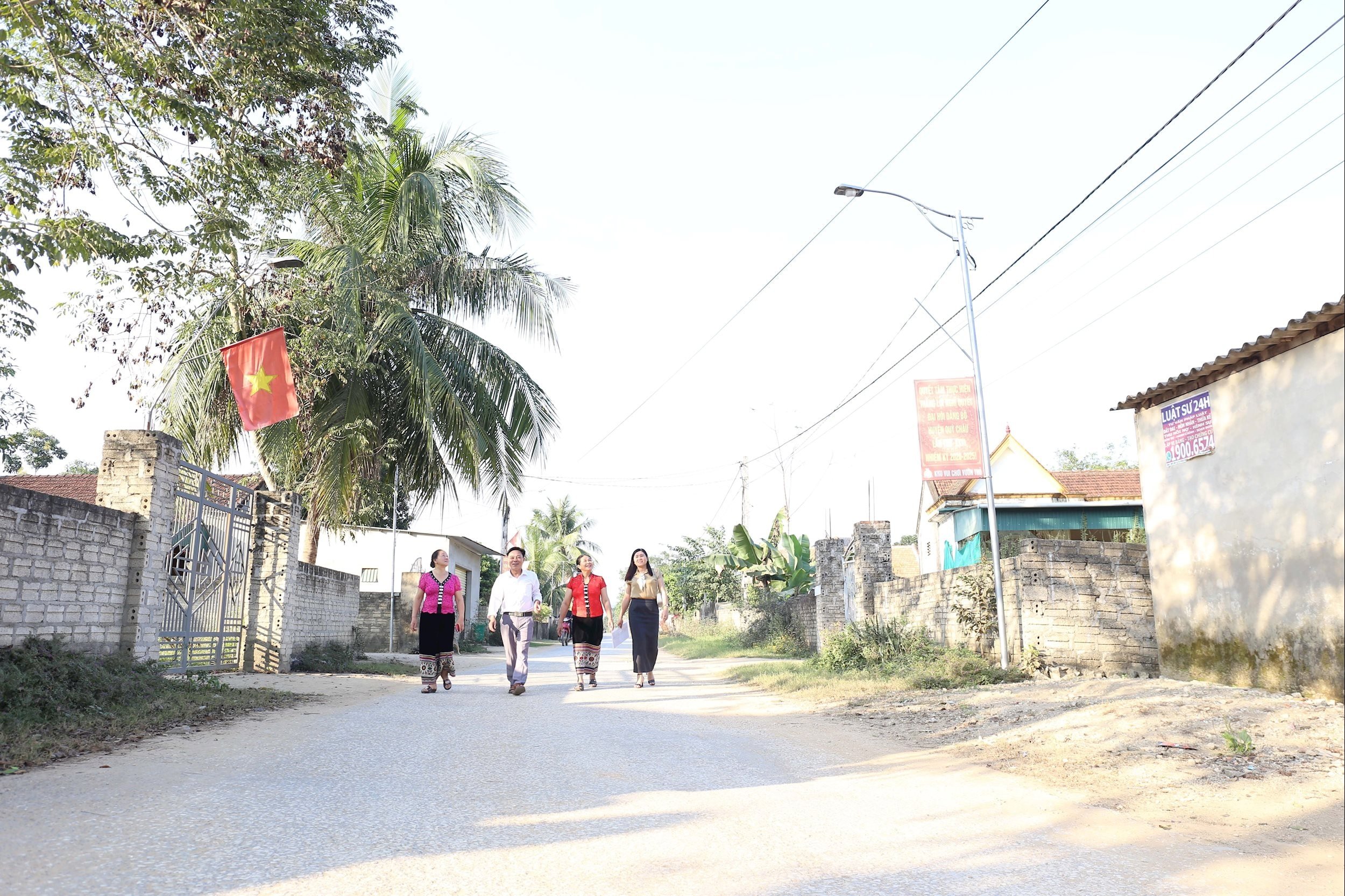 загружено-thanhquynhbna-2024_01_13-_bna-anh-2-rural-road-system-and-lighting-system-contributed-by-three-children-of-community-groups-in-village-areas-contributed-to-up-to-hundred-of-millions-d.jpg