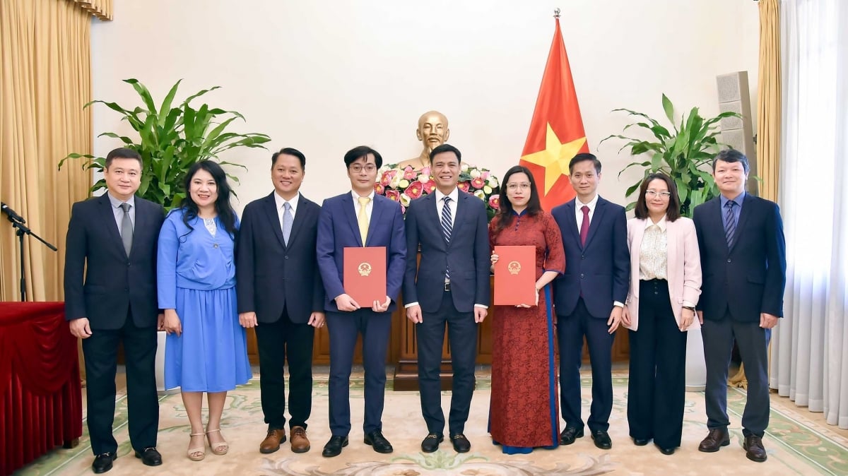 Bộ Ngoại giao trao quyết định bổ nhiệm cán bộ lãnh đạo, quản lý