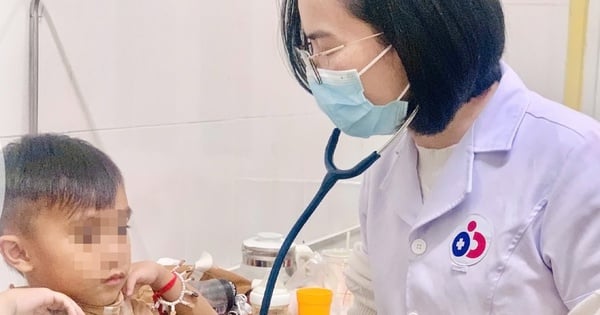 Bé trai người Lào hồi phục kỳ diệu sau một tuần điều trị hội chứng thận hư tại Nghệ An
