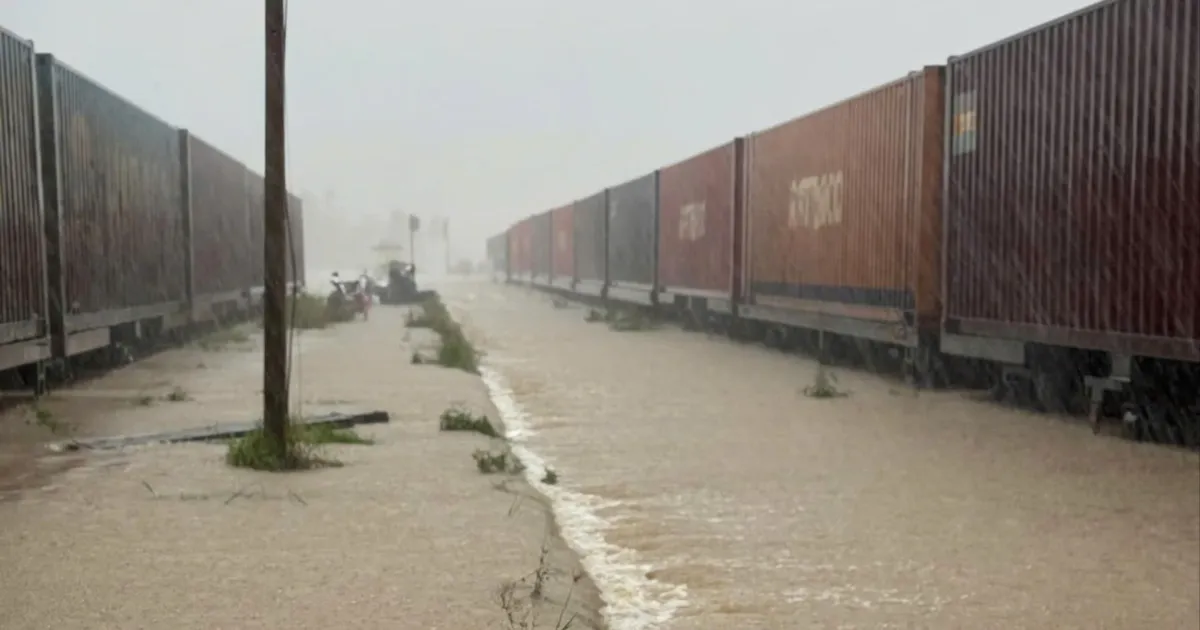 Ngành đường sắt tiếp tục ngưng chạy nhiều tàu đến hết 25-11