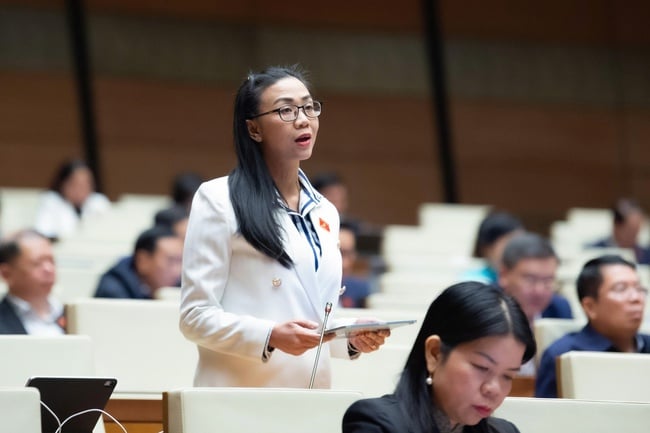 জাতীয় পরিষদের প্রতিনিধিরা প্রেস এজেন্সি এবং প্রধান ডিজিটাল প্ল্যাটফর্মগুলির মধ্যে আলোচনা এবং রাজস্ব ভাগাভাগির প্রক্রিয়া অধ্যয়নের প্রস্তাব করেছেন - ছবি ১। Đại biểu Quốc hội đề nghị nghiên cứu cơ chế thương lượng, chia sẻ doanh thu giữa các cơ quan báo chí với các nền tảng số lớn - Ảnh 1.