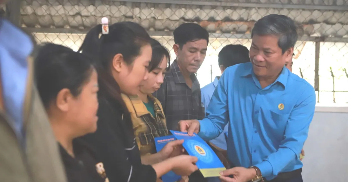 Tổng LĐLĐ Việt Nam hỗ trợ người lao động bị thiệt hại do mưa lũ ở Gia Lai