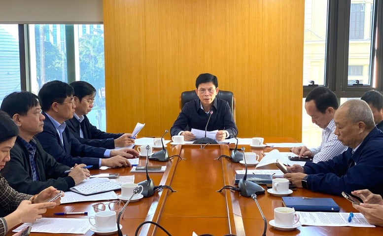 Phát huy '4 tại chỗ', nỗ lực thông tuyến đường bộ, đường sắt trước ngày 25/11- Ảnh 3.