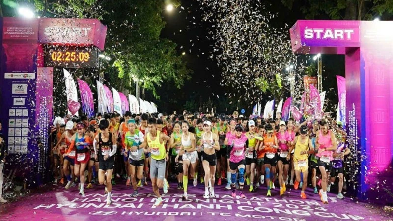 Dấu mốc 5 năm VNExpress Marathon Hanoi Midnight 2025 và hành trình “Go Wild Hanoi” giữa đêm thủ đô