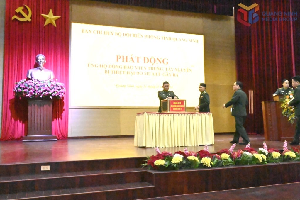 Ambtenaren en soldaten van de provinciale grenswacht doneren ter ondersteuning.