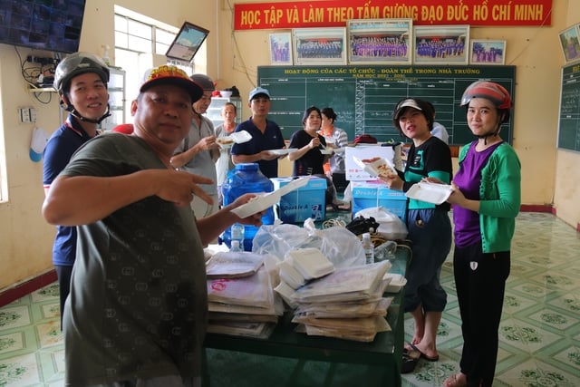 Trường THPT Lê Trung Kiên  tan hoang sau lũ, nỗi lo an toàn cho học sinh - Ảnh 3.