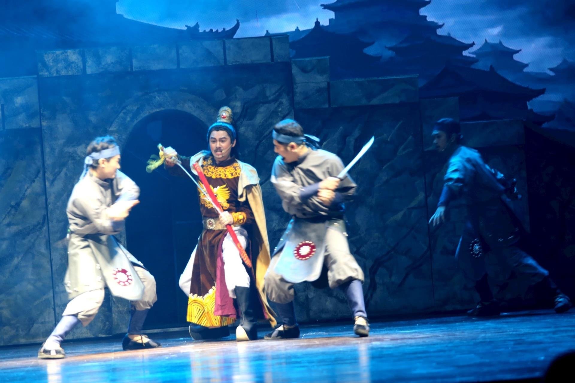 Chuẩn bị công diễn vở cải lương 'Anh hùng thời tao loạn'