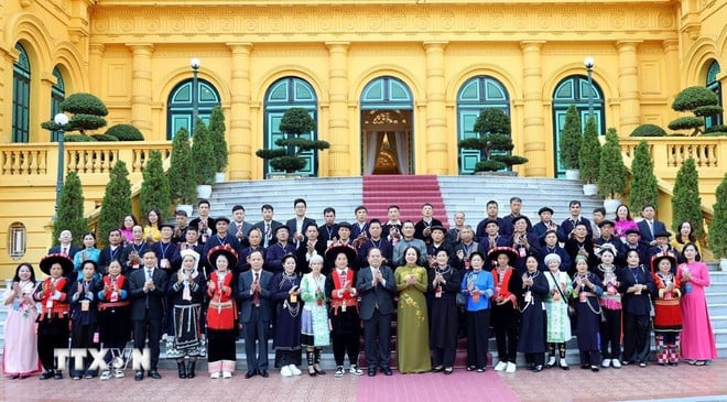 La vicepresidenta Vo Thi Anh Xuan se reunió con la delegación de la minoría étnica Cao Bang – Vietnam.vn