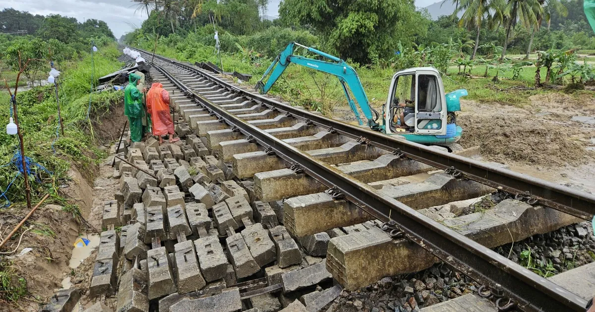 Phấn đấu thông tuyến đường sắt Bắc - Nam vào tối 25-11