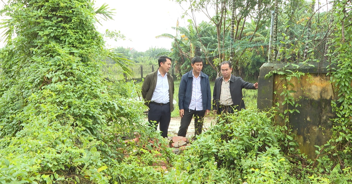 Phó Chủ tịch UBND thành phố Trần Anh Tuấn kiểm tra điều kiện dạy và học tại xã Xuân Phú