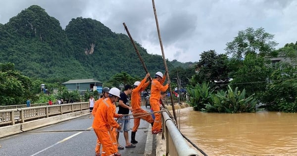 Hệ thống điện ổn định trở lại, 95% công suất bị ảnh hưởng mưa lũ được khôi phục