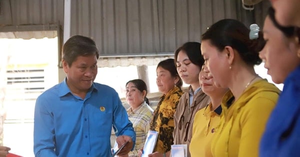 Công đoàn vào cuộc khẩn cấp hỗ trợ người lao động gượng dậy sau bão lũ