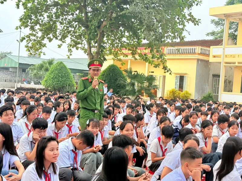 Dien Lu construiește o comună care îndeplinește standardele legale de acces în construcțiile rurale noi avansate.