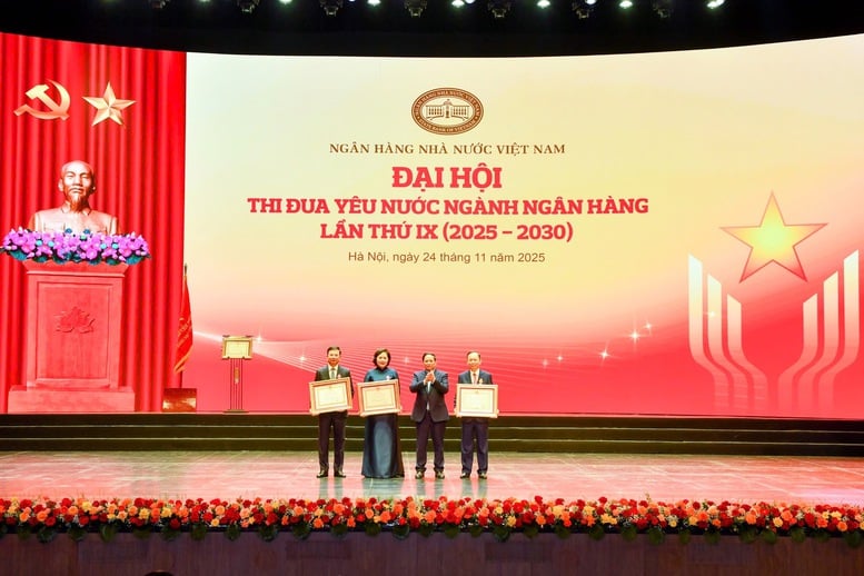 NHNN đón nhận Huân chương lao động hạng Nhất- Ảnh 2.