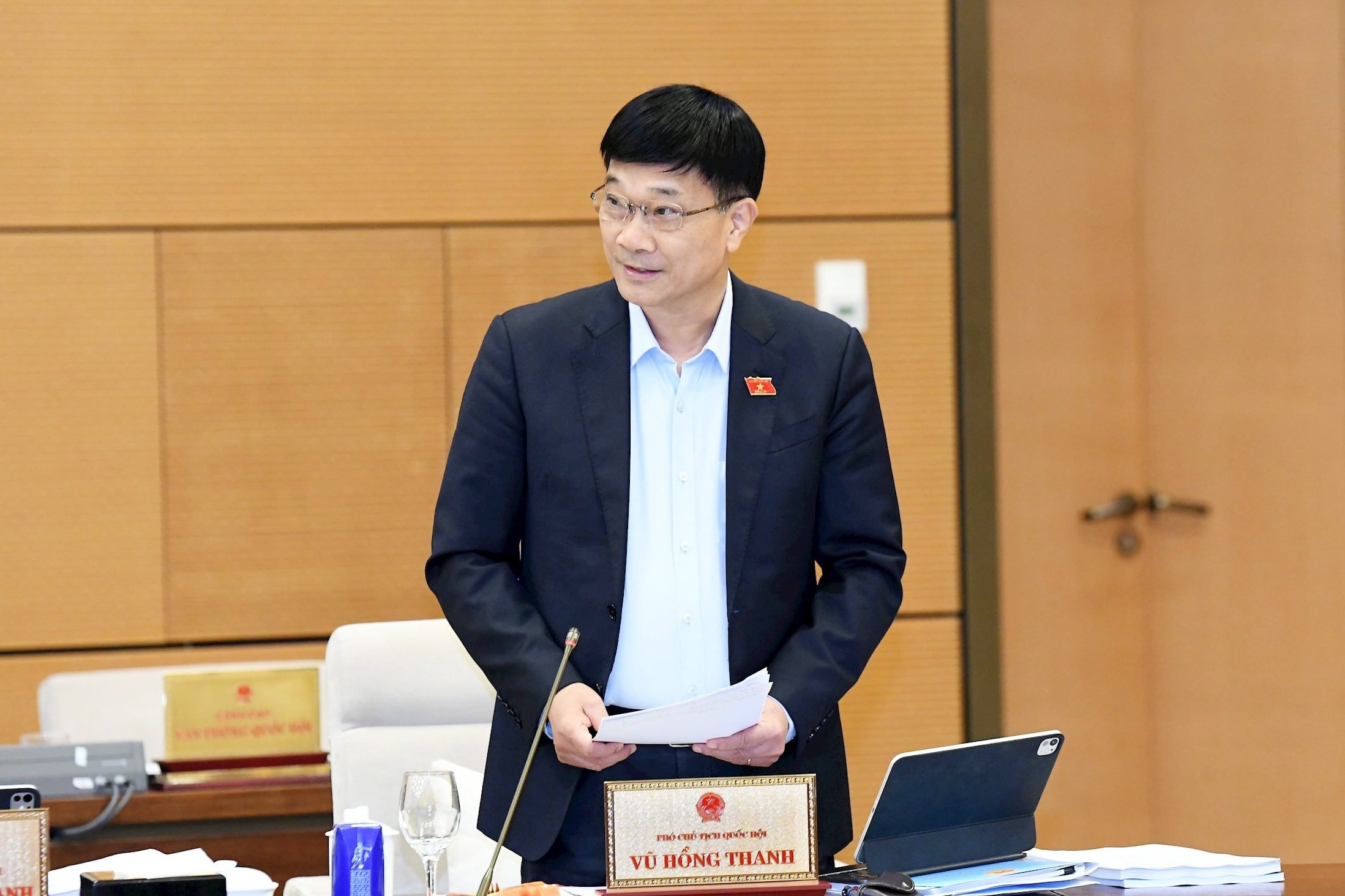 Toplantıya Ulusal Meclis Başkan Yardımcısı Vu Hong Thanh başkanlık etti. Fotoğraf: Lam Hien