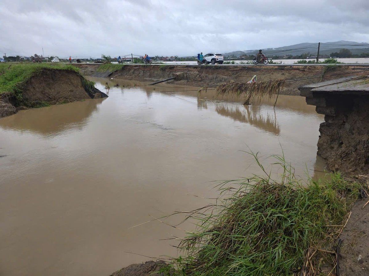Kênh chính Nam, xã Tây Hòa bị hư hỏng, sạt lở nghiêm trọng. Ảnh: KS.