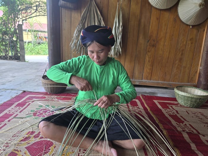 Kết hợp du lịch cộng đồng với xây dựng thương hiệu sản phẩm truyền thống vùng dân tộc thiểu số và miền núi- Ảnh 1.