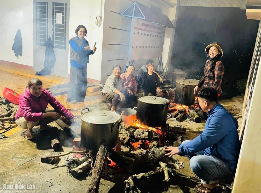 Femeile din comuna Quang Phu