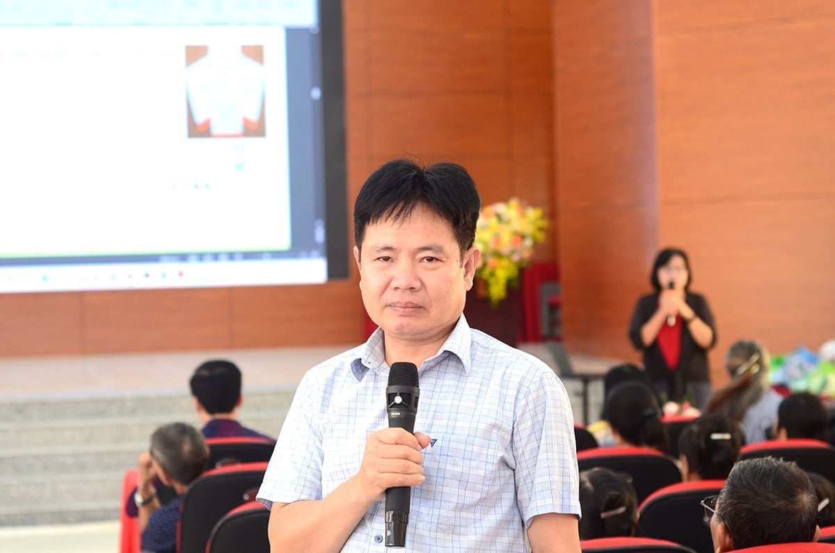 Anh Hoàng Văn Hưng, Giám đốc Hợp tác xã Dịch vụ - Kinh doanh Nông nghiệp Hữu cơ Bái Thượng. Ảnh: Nguyễn Hà.