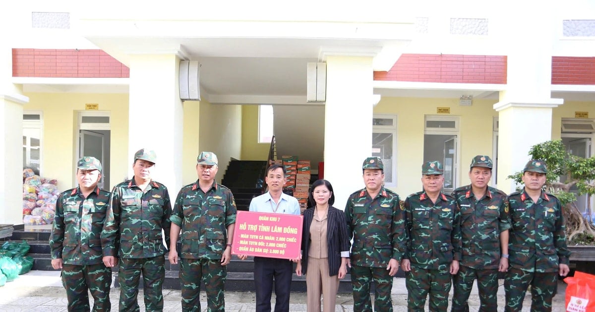 Quân khu 7 hỗ trợ Lâm Đồng 18 tấn hàng hóa khắc phục hậu quả mưa lũ