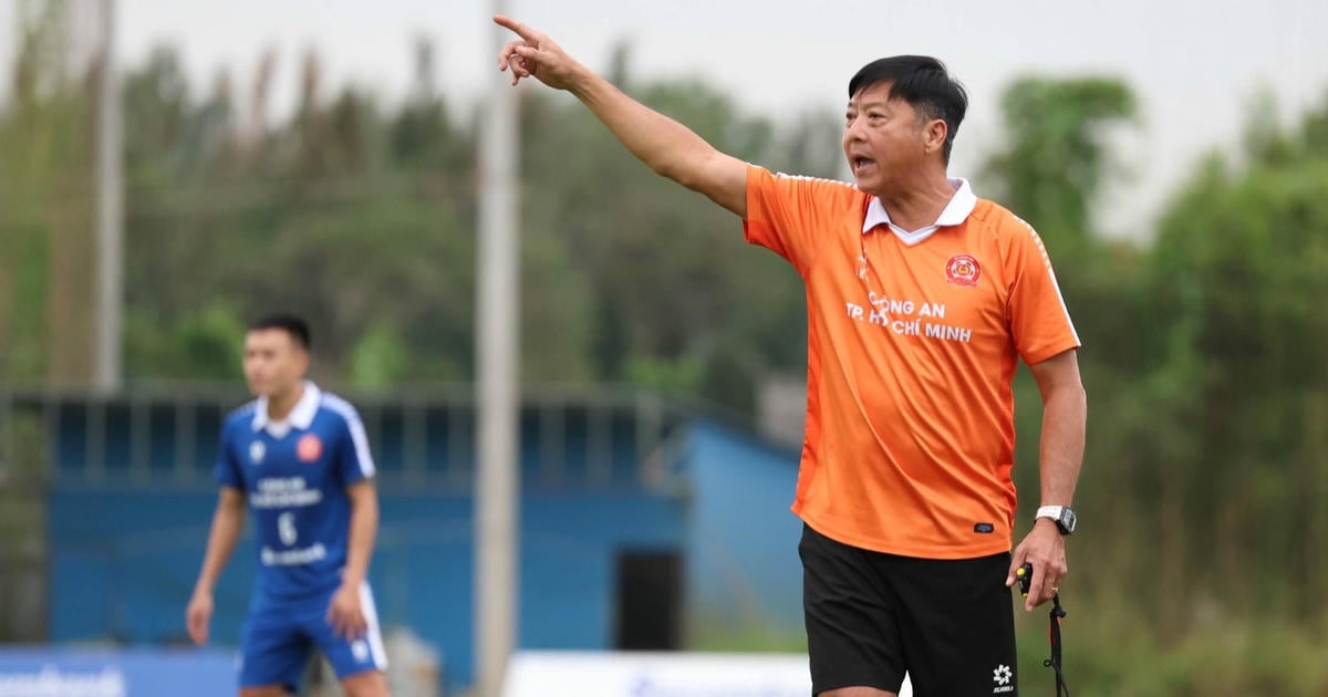 Các huấn luyện viên bóng đá phải "học nữa, học mãi"