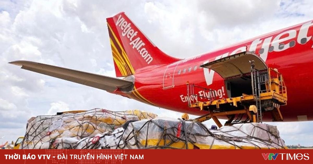 Hàng không đổi vé miễn phí cho khách bị ảnh hưởng mưa lũ