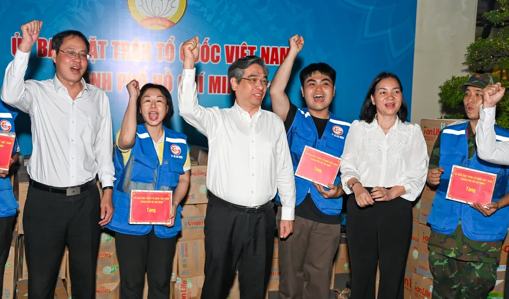 ہو چی منہ شہر کے مرکز کو وسطی علاقے تک لے جانے والی بسیں