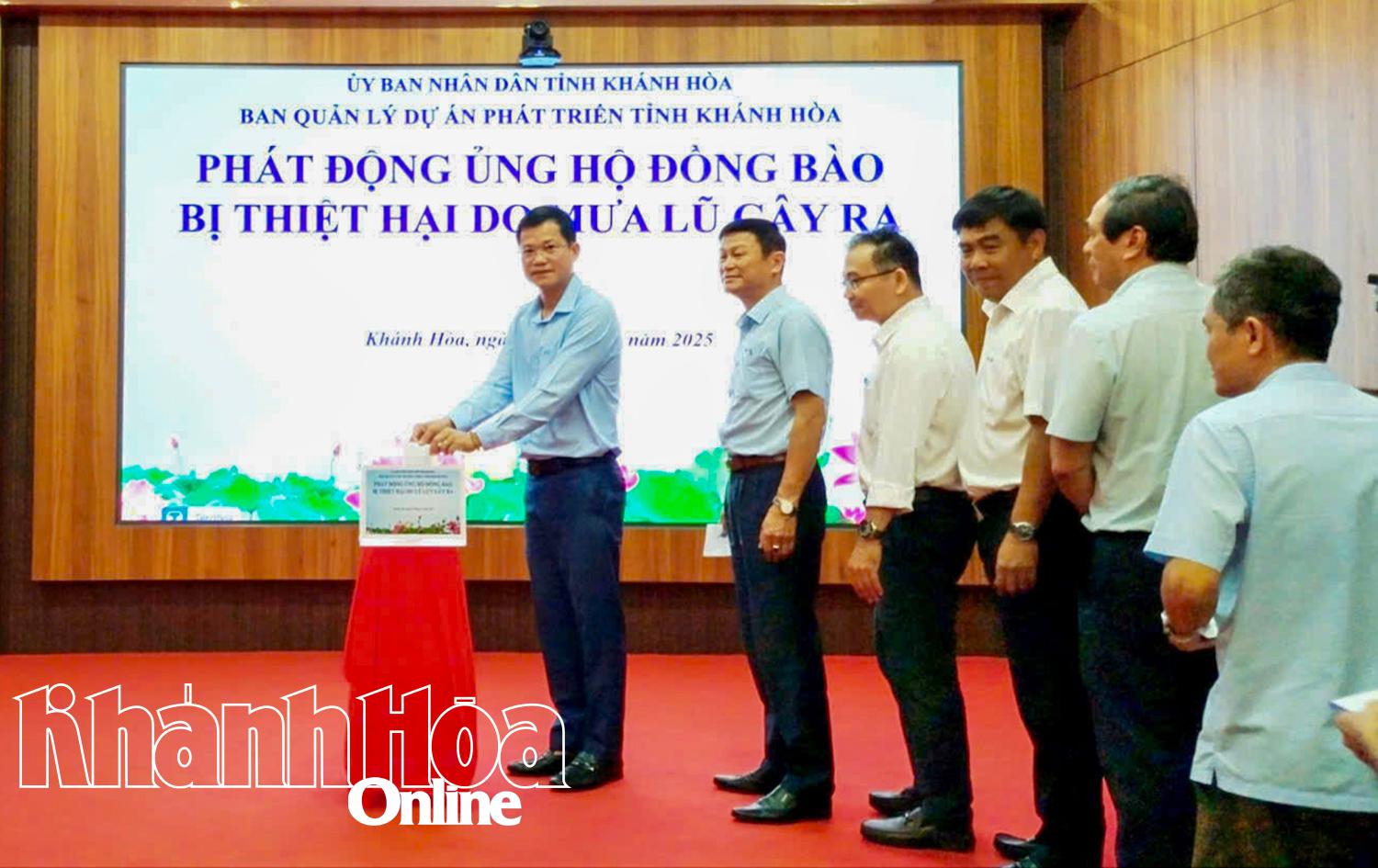 Ban Quản lý dự án Phát triển tỉnh Khánh Hòa vận động hơn 260 triệu đồng cho người dân vùng lũ