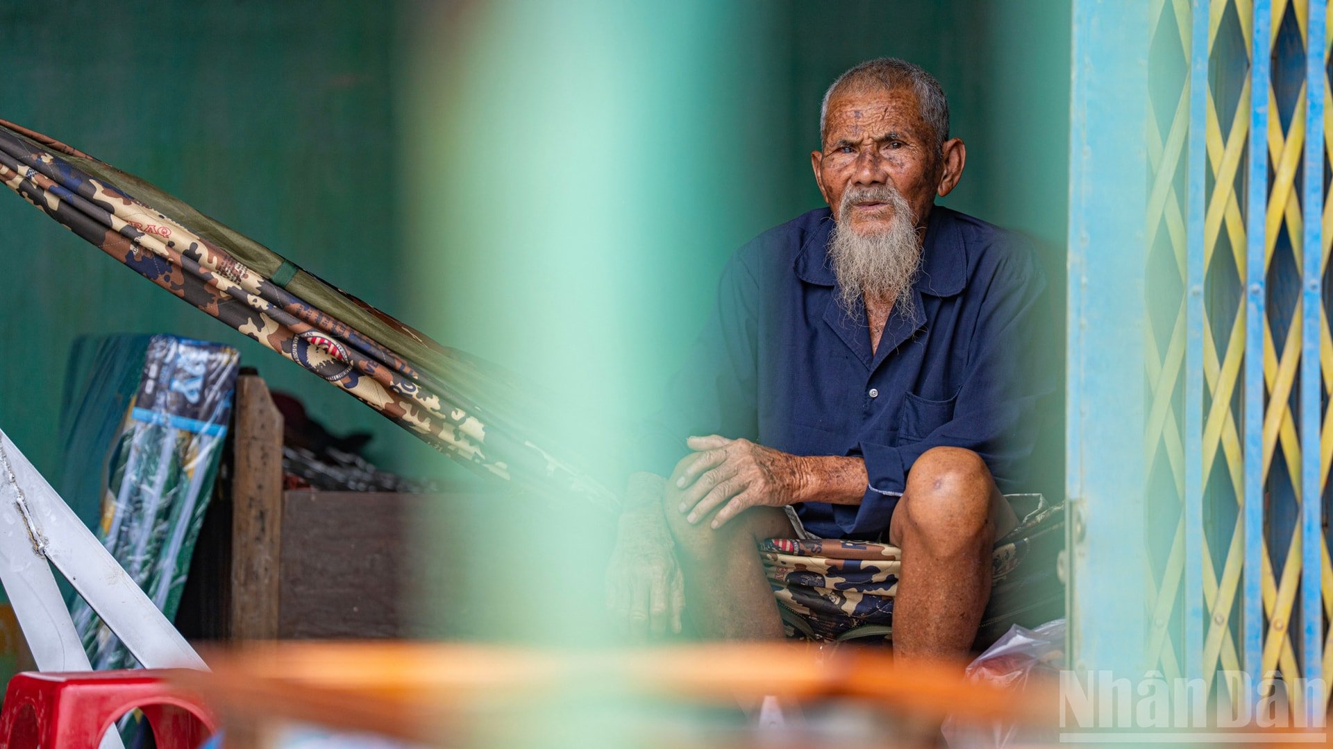 لا يزال العديد من السكان المحليين يشعرون بالصدمة بسبب الفيضانات الأخيرة، على الرغم من أن الفيضانات في هذه القرية الواقعة على طول نهر با ها لا تزال تحدث بانتظام خلال موسم الأمطار كل عام. ndo_br_ss26.jpg