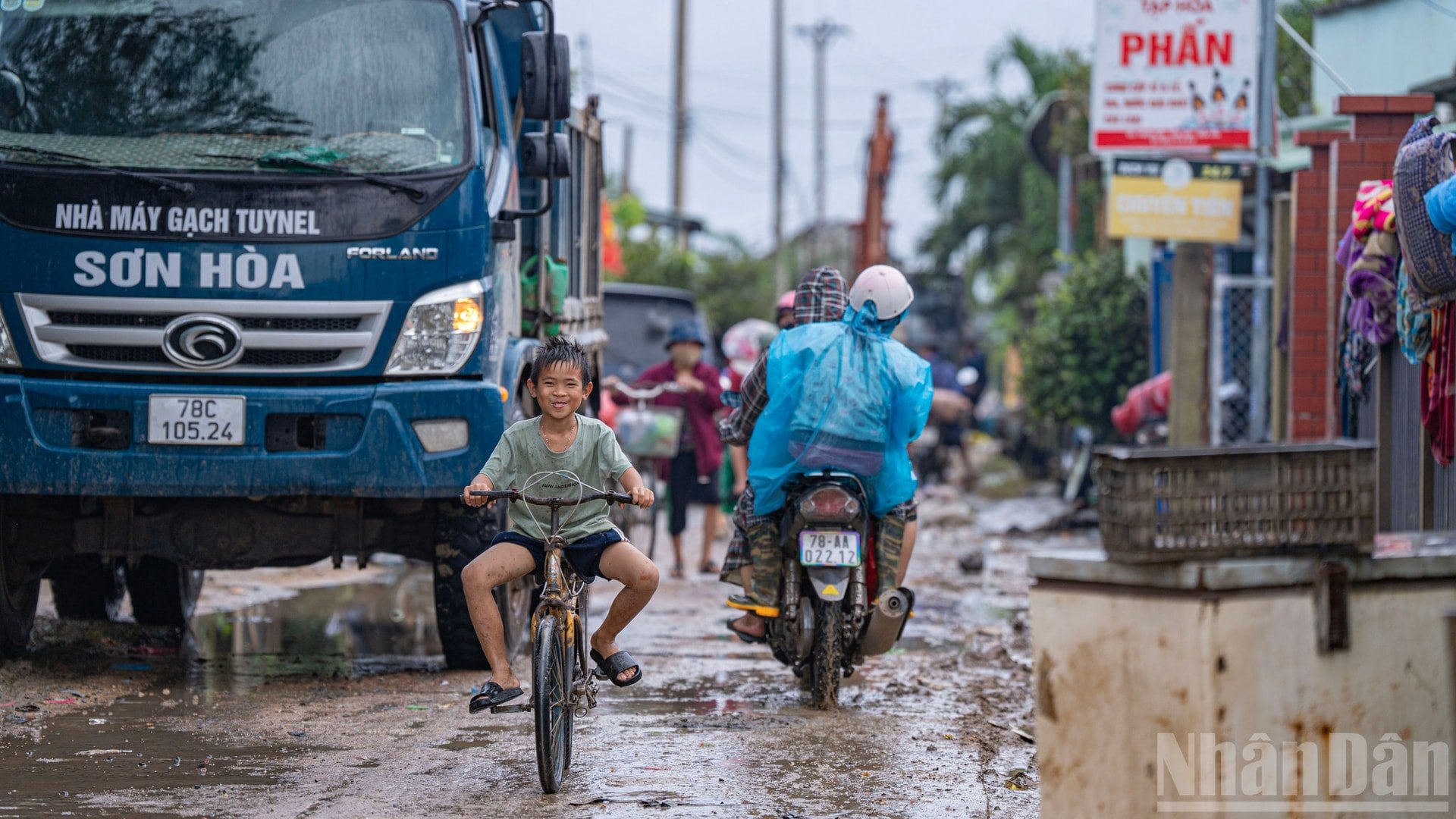 عادت الابتسامات إلى شوارع القرية. ndo_br_ss18.jpg