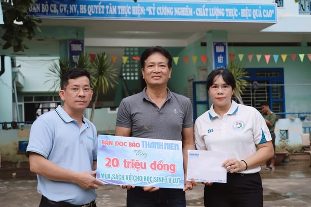 Hơi ấm từ một đám cưới đến với học sinh vùng lũ Gia Lai, Khánh Hòa - Ảnh 8.