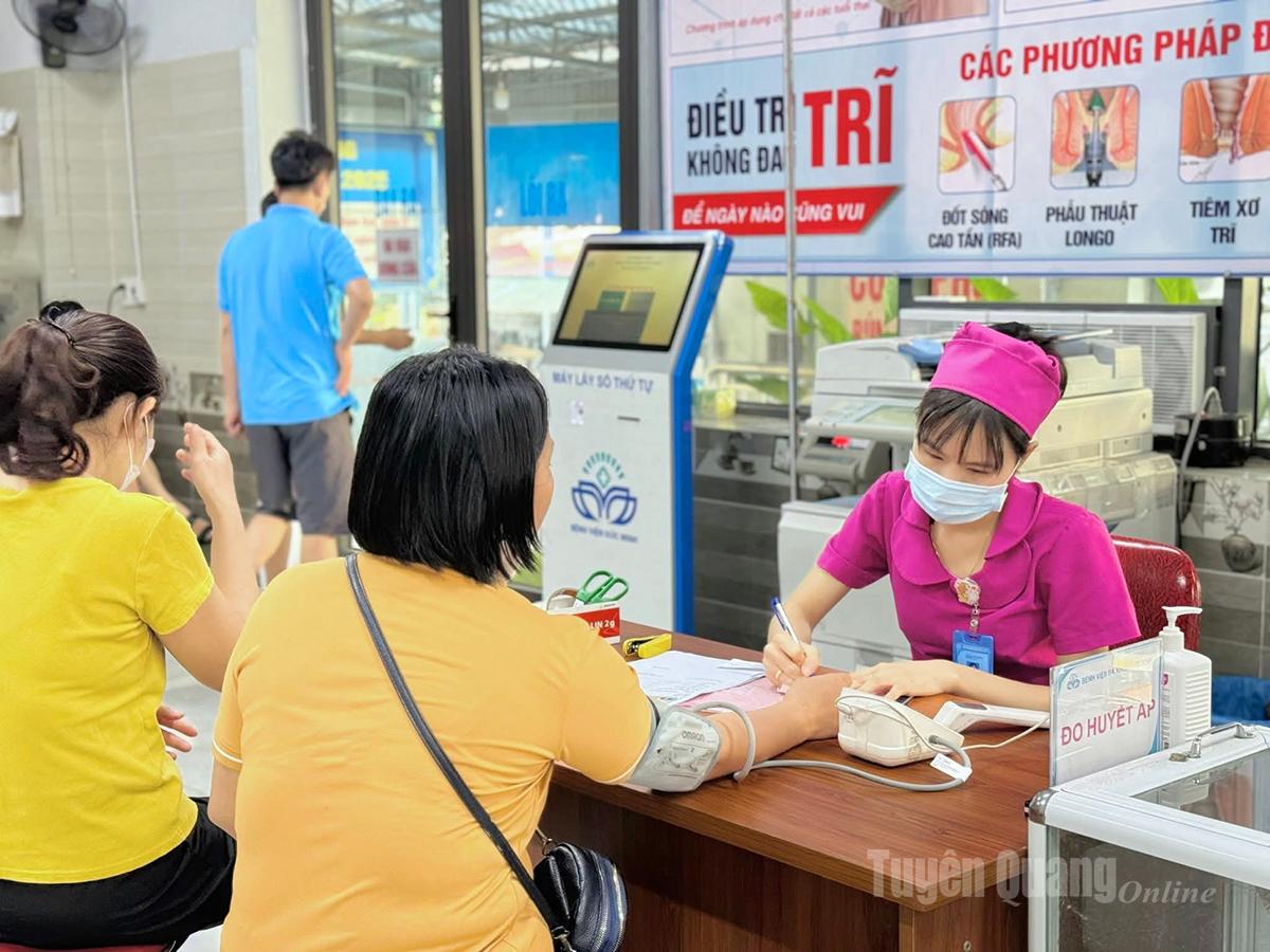 A Duc Minh Általános Kórház egészségbiztosítást alkalmaz az emberek orvosi vizsgálatára és kezelésére.