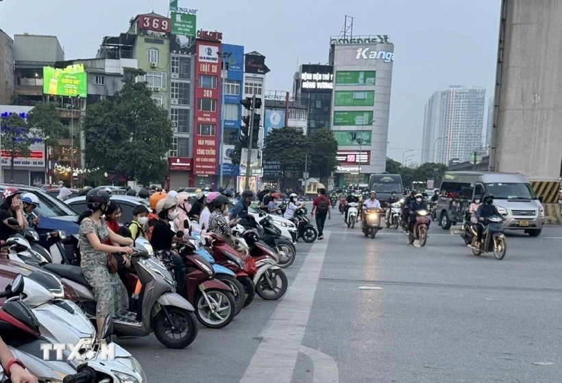 Hanoi planerar att inte helt förbjuda bensindrivna motorcyklar på Ringväg 1 från 2026.