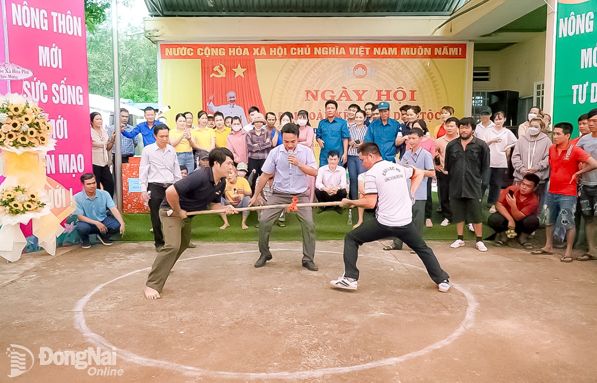 Жители коммуны Фуриенг участвуют в культурных и спортивных мероприятиях во время фестиваля, укрепляя солидарность и пробуждая национальную гордость. Фото: C.T.V.