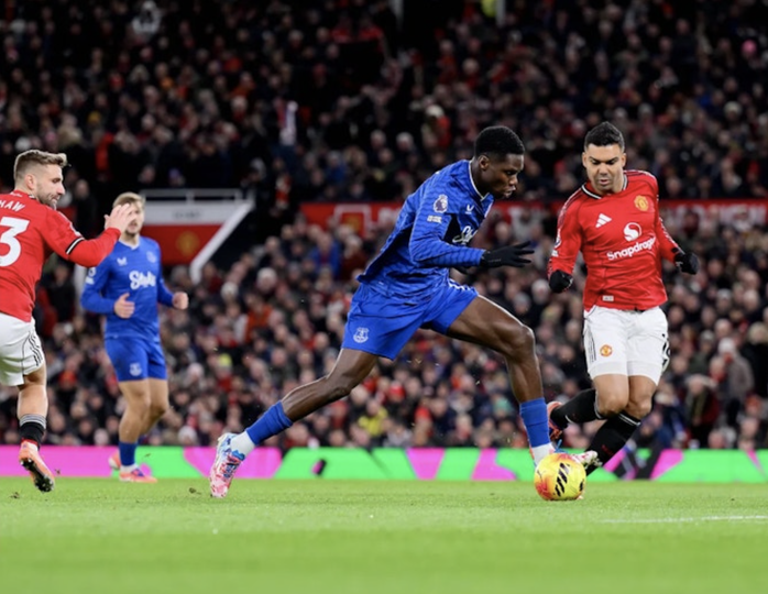 Cầu thủ tát nhau, Man United thua sốc Everton trên sân nhà - Ảnh 4.