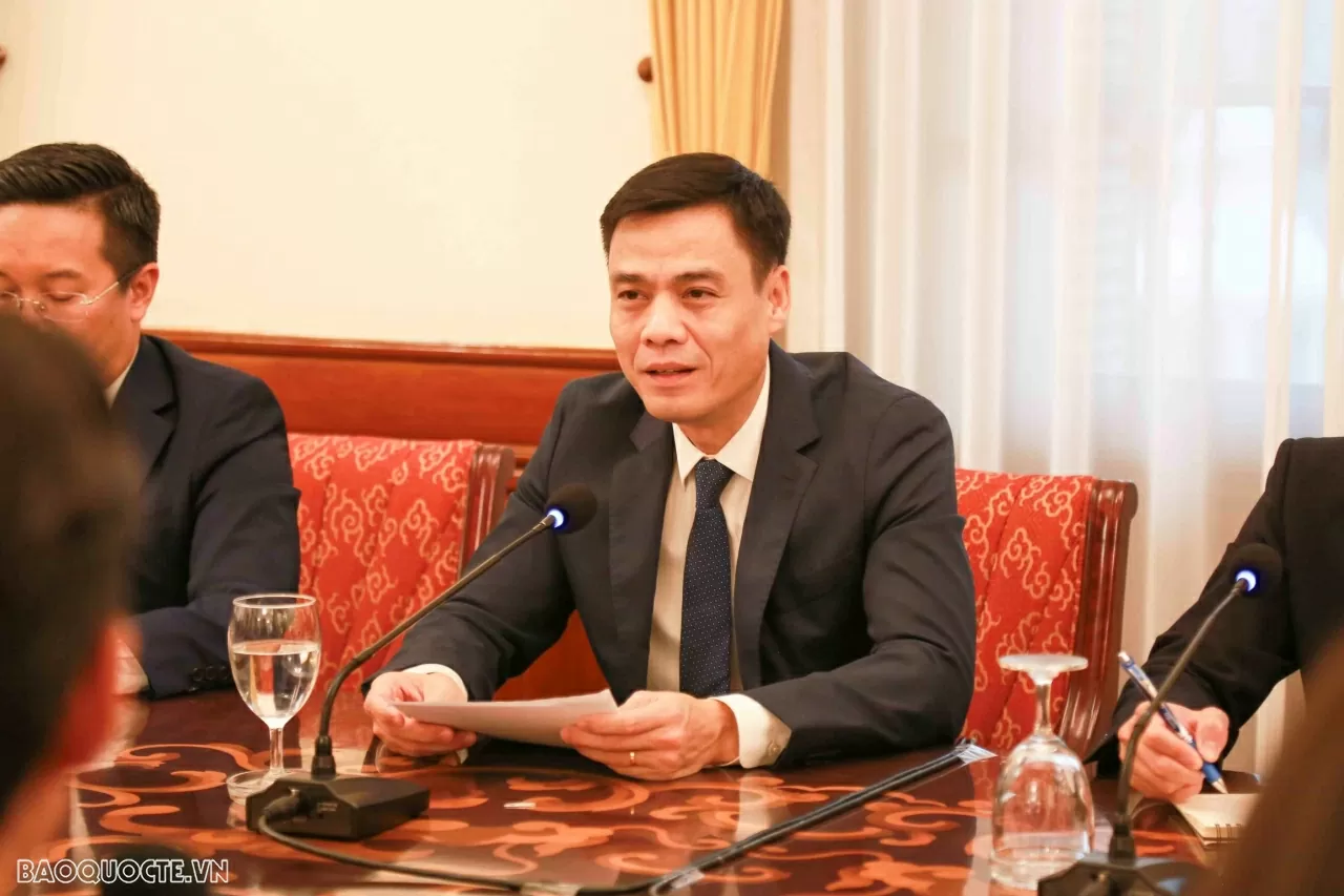 Thứ trưởng Bộ Ngoại giao Đặng Hoàng Giang tiếp ông Ozeki Kenji, Giám đốc Học viện Hành chính và Quản lý Matsushita, Nhật Bản