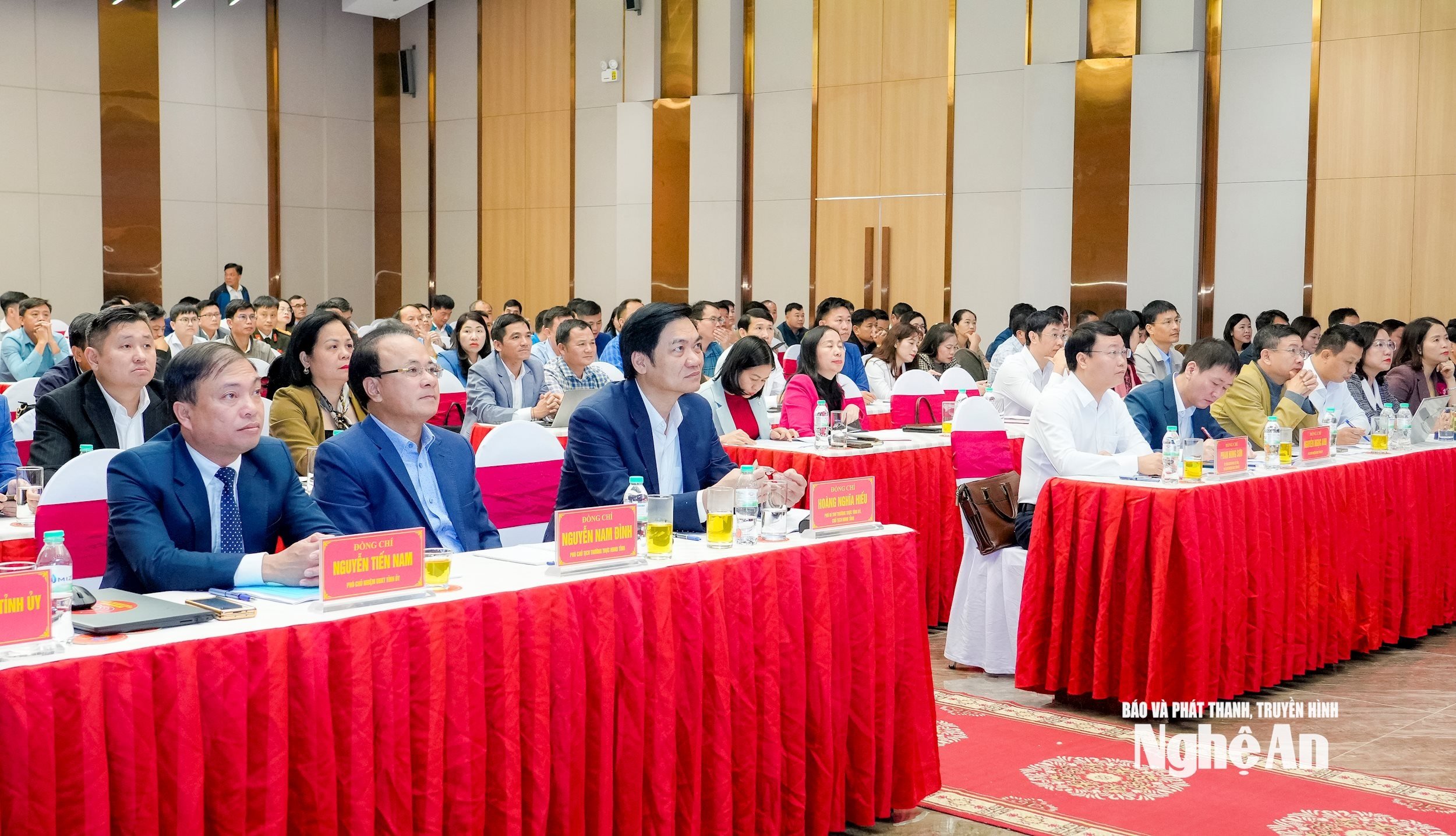 ພາສາອັງກິດ: ຂ່າວ