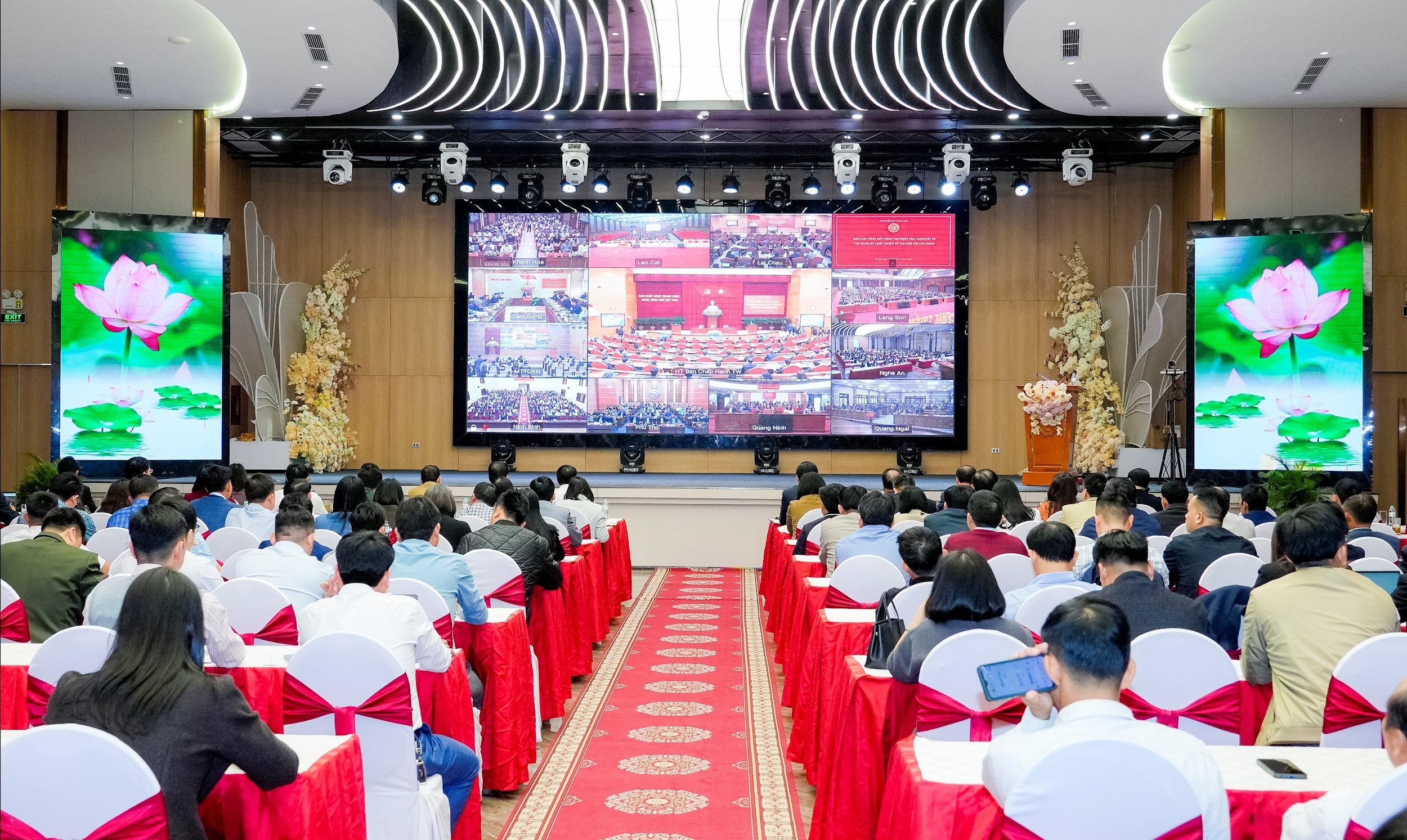 ພາສາອັງກິດ: ຂ່າວ