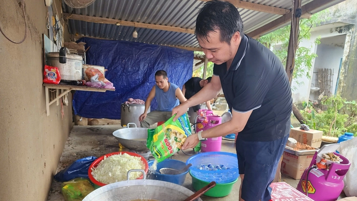 incendiu în bucătărie - Fotografia 2.