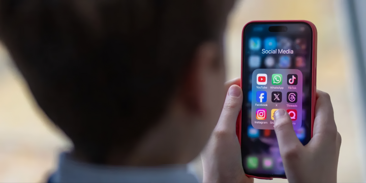 Barn som bruker sosiale medier. (Kilde: Getty Images)