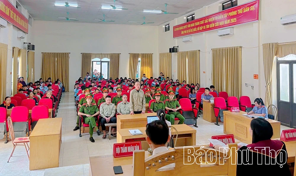 Effektiviteten av juridisk propaganda genom mobila rättegångar