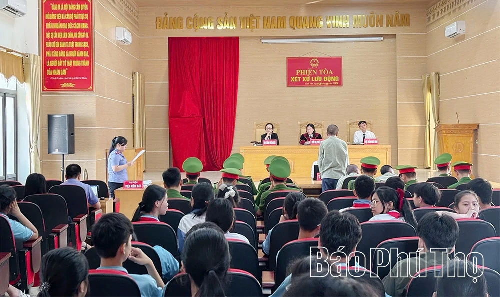 Effektiviteten av juridisk propaganda genom mobila rättegångar