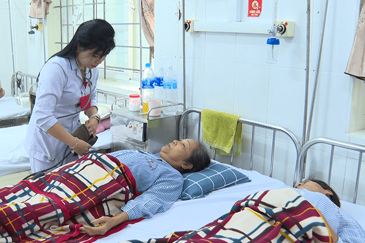 Bác sĩ khuyến cáo phòng bệnh cho người già và trẻ em khi nhiệt độ giảm mạnh- Ảnh 4.