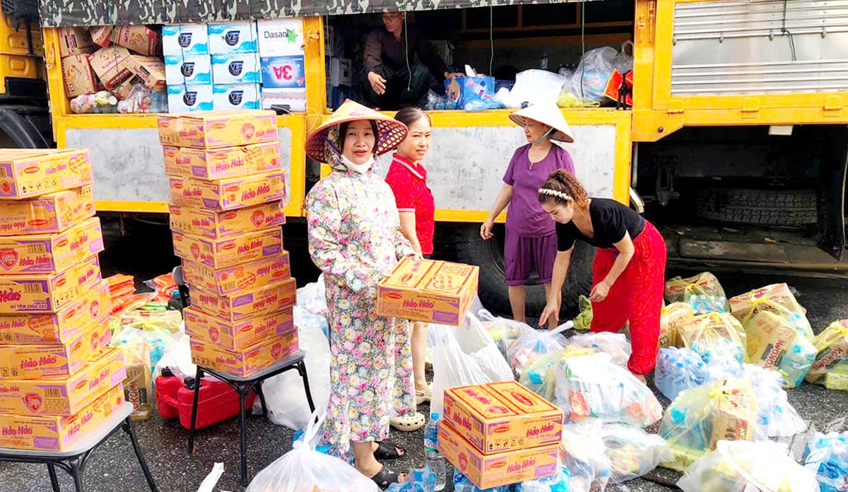 Pegawai dan anggota kesatuan wanita di wilayah itu giat mengambil bahagian dalam menderma dan menyediakan keperluan kepada orang ramai di kawasan banjir yang dilanda ribut No. 11.